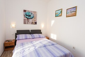 A4 Cozy Apartment w big Garden, Balcony & Grill