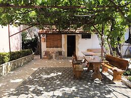 A4 Cozy Apartment w big Garden, Balcony & Grill