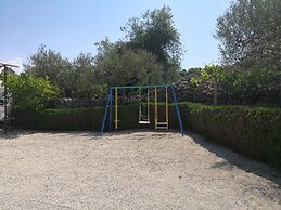 A4 Cozy Apartment w big Garden, Balcony & Grill