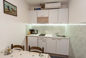 A4 Cozy Apartment w big Garden, Balcony & Grill