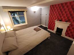 Huge 6-bed Apartment in Darlington Centre