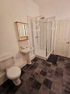 Huge 6-bed Apartment in Darlington Centre