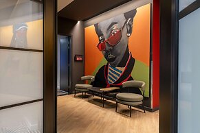 Radisson RED Hotel, Johannesburg Rosebank