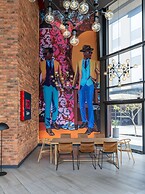 Radisson RED Hotel, Johannesburg Rosebank