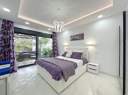 6 Bed Villa - Sleeps 15 - Pets - Pool - Jacuzzi