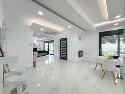 6 Bed Villa - Sleeps 15 - Pets - Pool - Jacuzzi