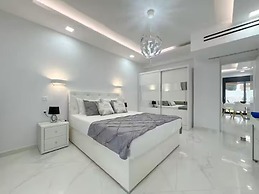 6 Bed Villa - Sleeps 15 - Pets - Pool - Jacuzzi