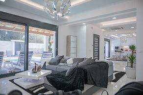 Diamond Luxury Villa Corfu Heat Pool and Jakuzzi
