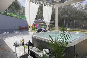 Diamond Luxury Villa Corfu Heat Pool and Jakuzzi