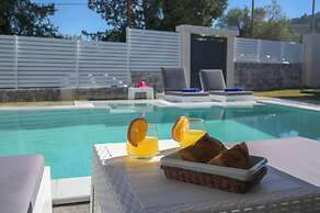Diamond Luxury Villa Corfu Heat Pool and Jakuzzi