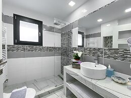 Diamond Luxury Villa Corfu Heat Pool and Jakuzzi