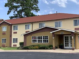 HomeTown Inn & Suites