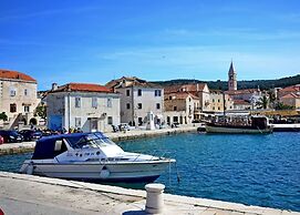 A2 - Cozy Apartment, Best Location in Supetar