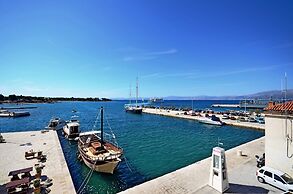 A2 - Cozy Apartment, Best Location in Supetar