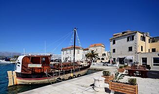 A2 - Cozy Apartment, Best Location in Supetar