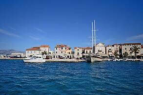 A2 - Cozy Apartment, Best Location in Supetar