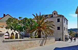 A1 - apt With Terrace, Best Location in Supetar