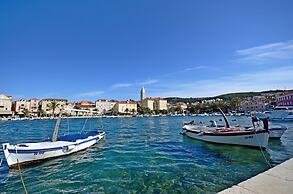 A1 - apt With Terrace, Best Location in Supetar