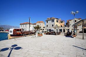 A1 - apt With Terrace, Best Location in Supetar