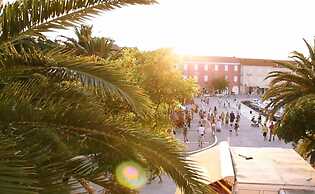 A1 - apt With Terrace, Best Location in Supetar