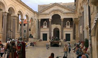 Close to Znjan Beach, Spacious Studio With Balcony