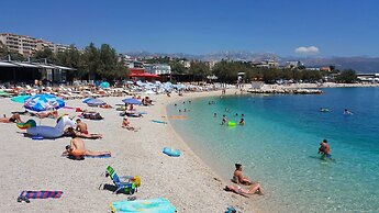 Close to Znjan Beach, Spacious Studio With Balcony