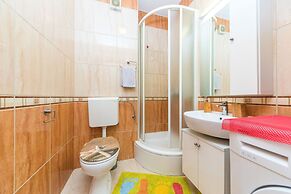 Close to Znjan Beach, Spacious Studio With Balcony