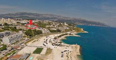 Close to Znjan Beach, Spacious Studio With Balcony