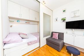 Close to Znjan Beach, Spacious Studio With Balcony