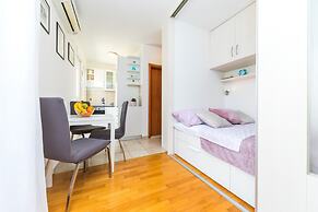 Close to Znjan Beach, Spacious Studio With Balcony