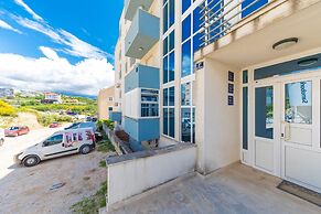 Close to Znjan Beach, Spacious Studio With Balcony