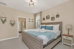 Exquisite, Spacious and Close to Disney 6 BD Home #6ws483