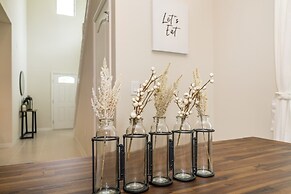 Exquisite, Spacious and Close to Disney 6 BD Home #6ws483