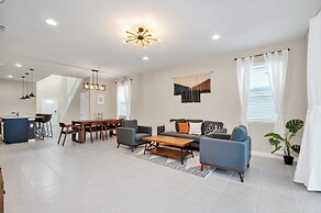 Exquisite, Spacious and Close to Disney 6 BD Home #6ws483