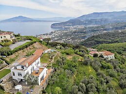 Family Villa in Sorrento Coast Pool & View