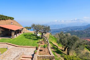 Family Villa in Sorrento Coast Pool & View