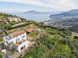 Family Villa in Sorrento Coast Pool & View