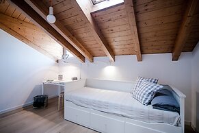 MyHomeInComo - Modern Luxury Attic