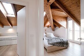 MyHomeInComo - Modern Luxury Attic