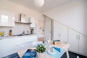 MyHomeInComo - Modern Luxury Attic