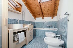 MyHomeInComo - Modern Luxury Attic