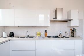 MyHomeInComo - Modern Luxury Attic