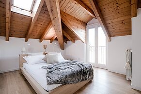 MyHomeInComo - Modern Luxury Attic