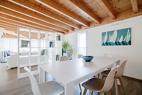 MyHomeInComo -  White Attic