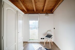 MyHomeInComo -  White Attic