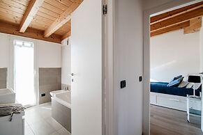 MyHomeInComo -  White Attic