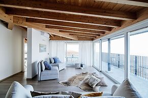 MyHomeInComo -  White Attic