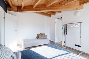 MyHomeInComo -  White Attic