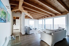 MyHomeInComo -  White Attic