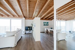 MyHomeInComo -  White Attic